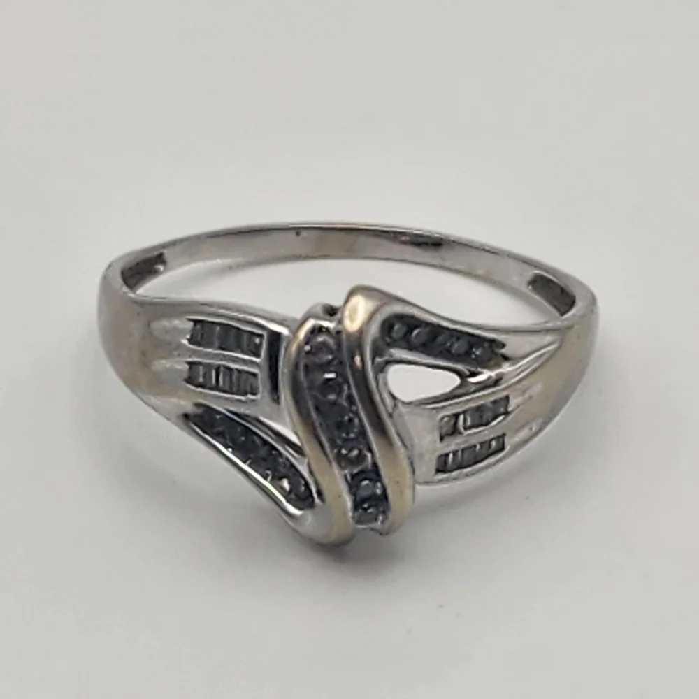Sun 10 Karat White Gold & Diamond Ring (10.5)